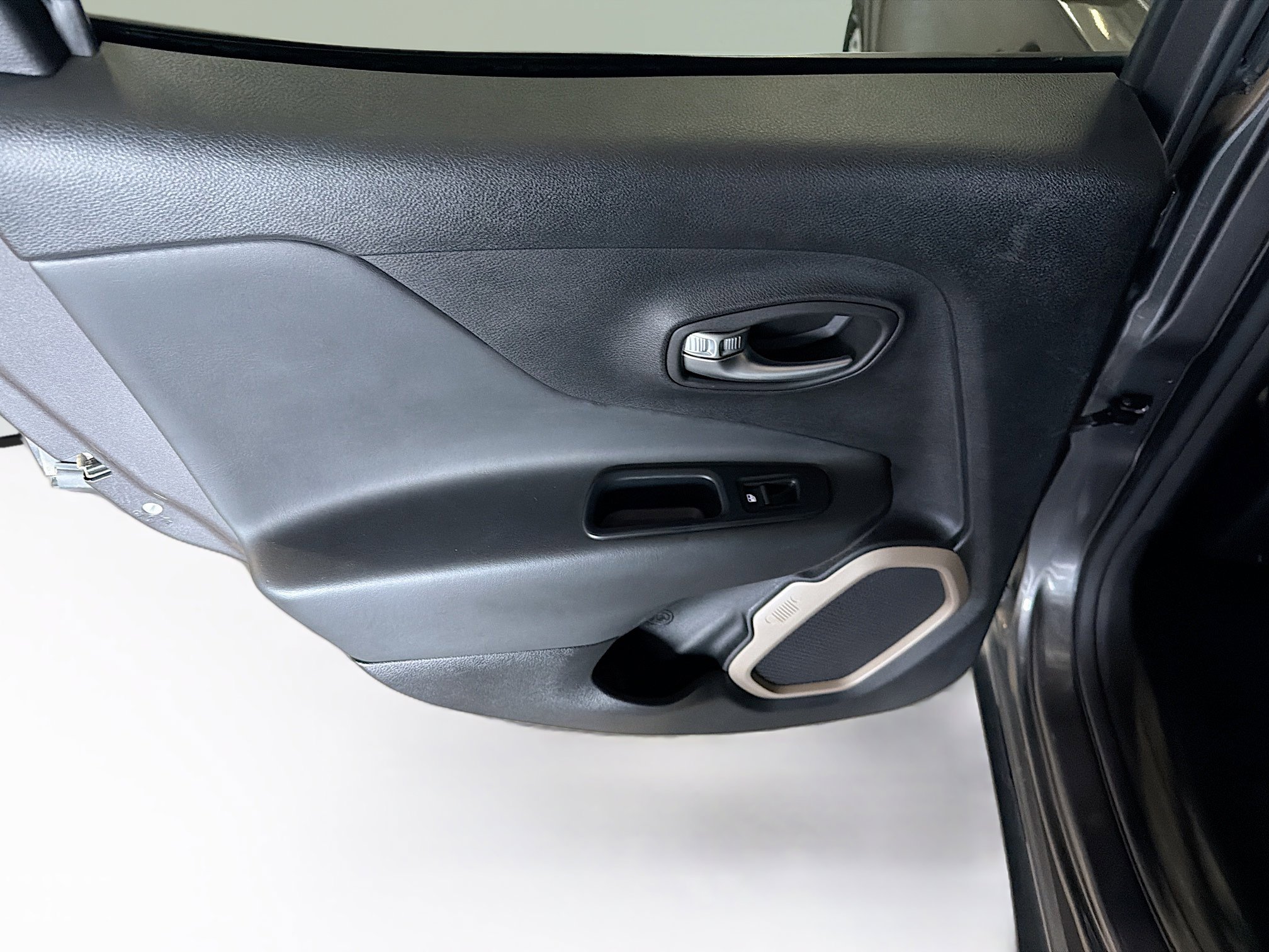 Used 2016 Jeep Renegade Limited AWD/4WD image 25