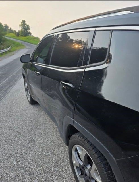 Used 2019 Jeep Compass Limited AWD/4WD image 18