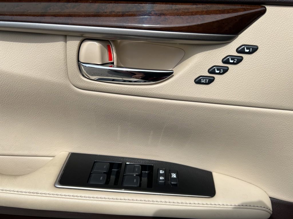 Used 2016 Lexus ES 350 w/ Navigation System Package FWD image 15