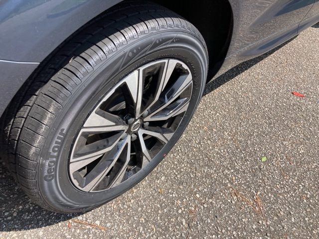 Used 2023 Volvo XC60 B5 Core image 15