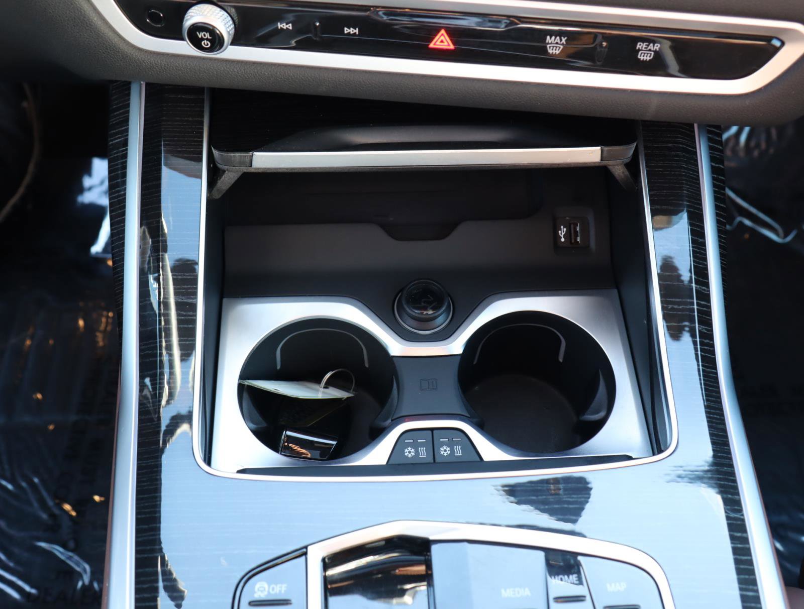 Used 2025 BMW X7 M60i w/ Executive Package image 28