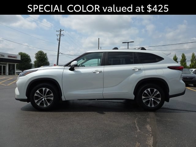 Used 2023 Toyota Highlander XLE AWD/4WD image 5