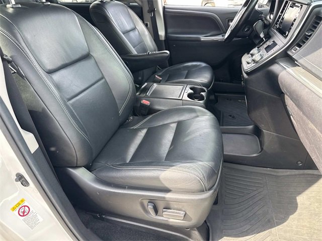 Used 2019 Toyota Sienna SE image 11