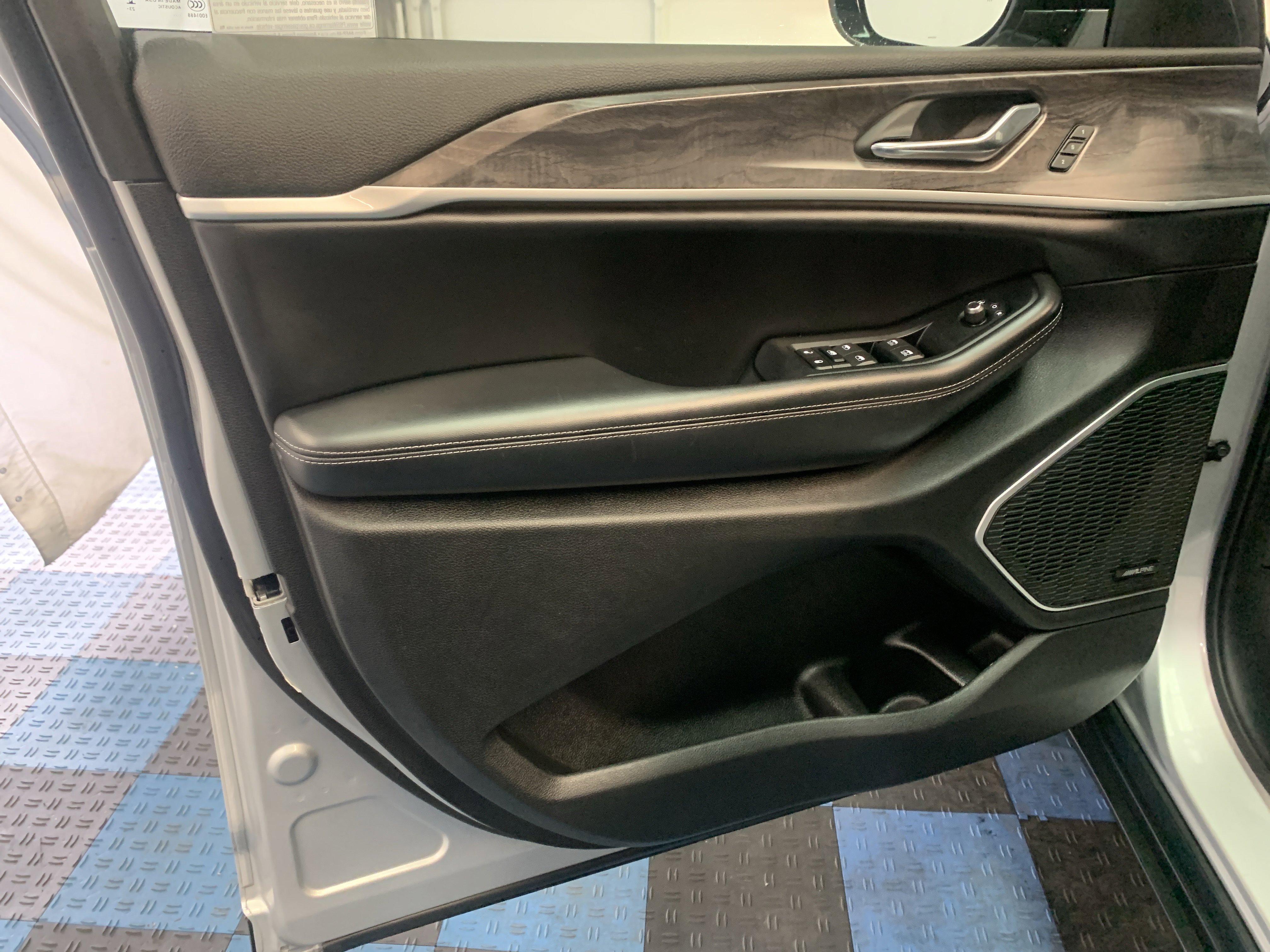 Used 2024 Jeep Grand Cherokee Limited 4xe image 12