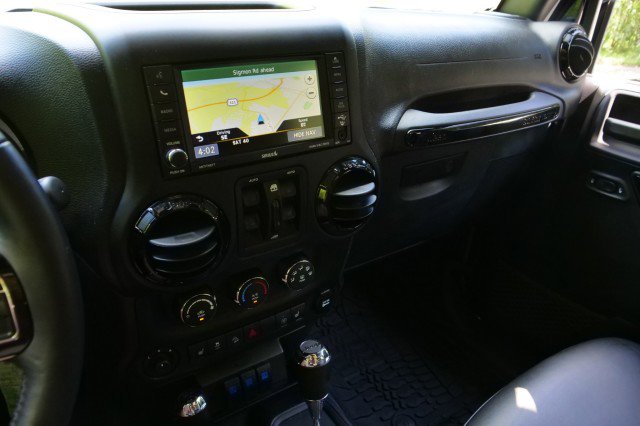 Used 2015 Jeep Wrangler Unlimited Sahara image 8