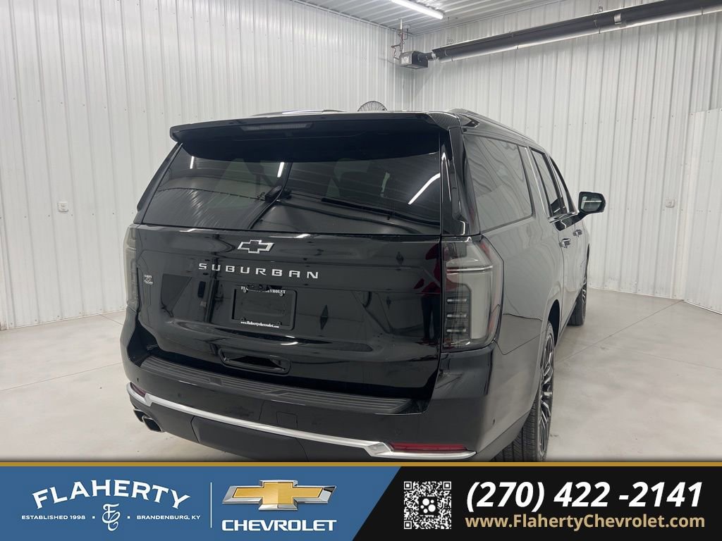 Used 2025 Chevrolet Suburban High Country image 3