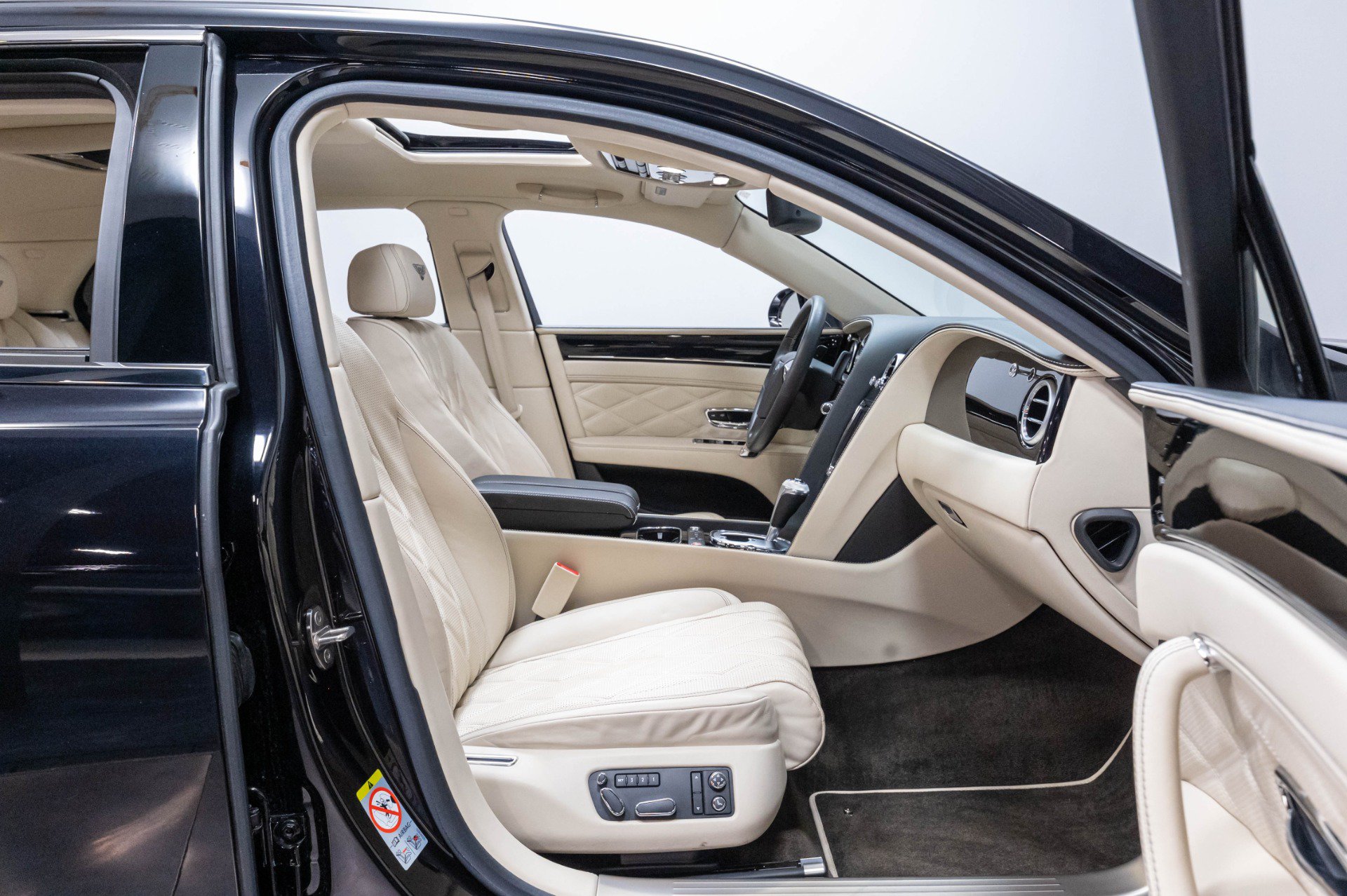 Used 2015 Bentley Flying Spur V8 AWD/4WD image 30