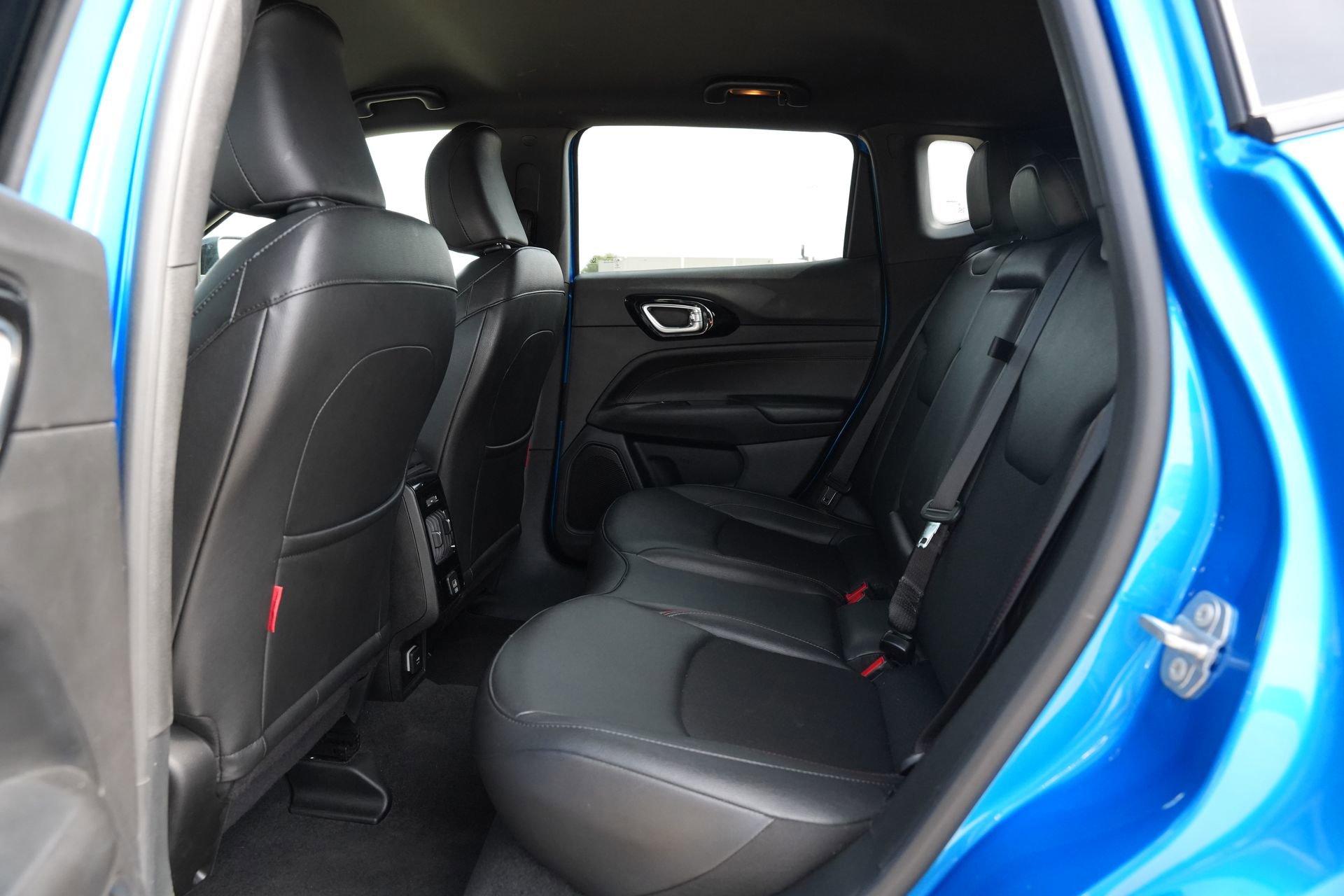 Used 2025 Jeep Compass Trailhawk image 20