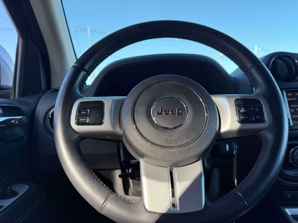 Used 2017 Jeep Compass Latitude AWD/4WD image 16