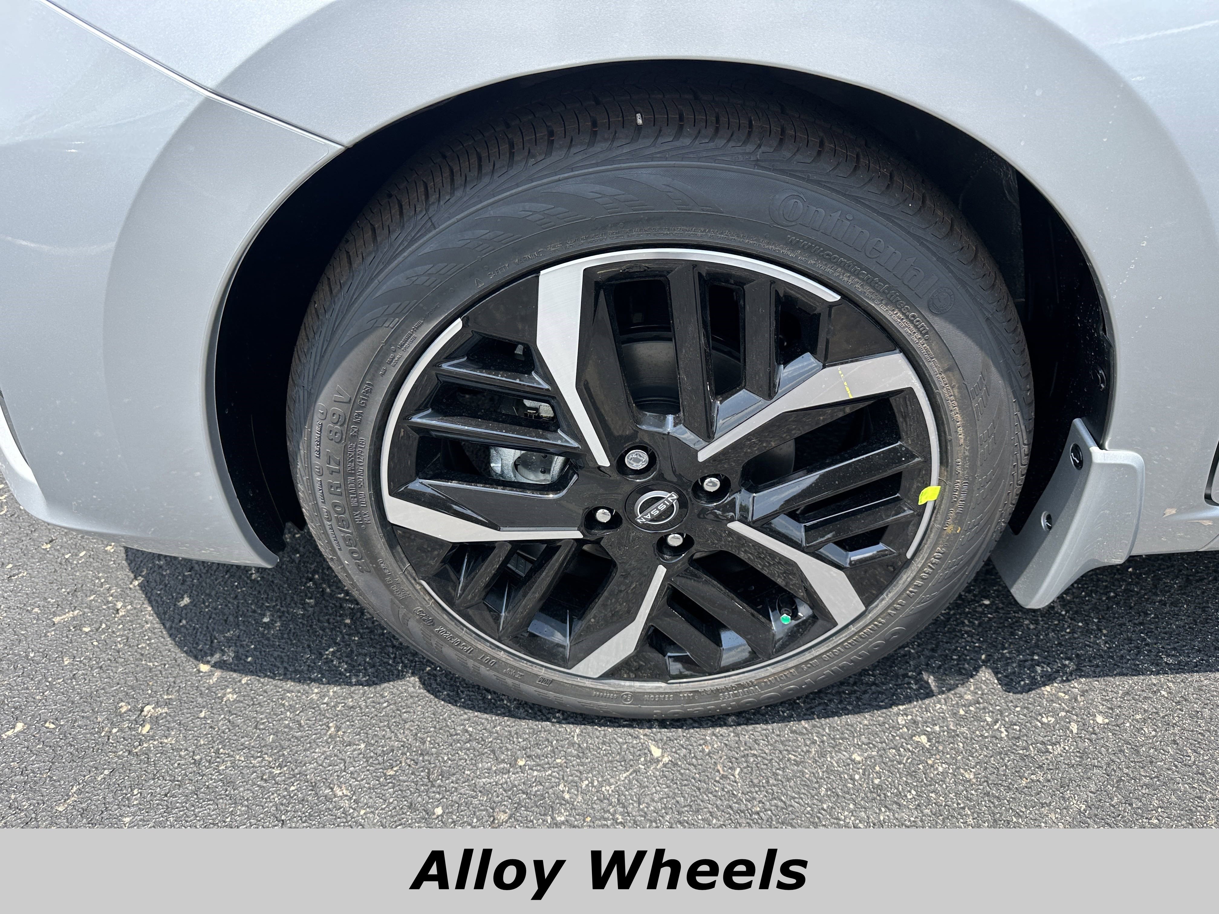 Used 2025 Nissan Versa SR w/ Trunk Package image 14