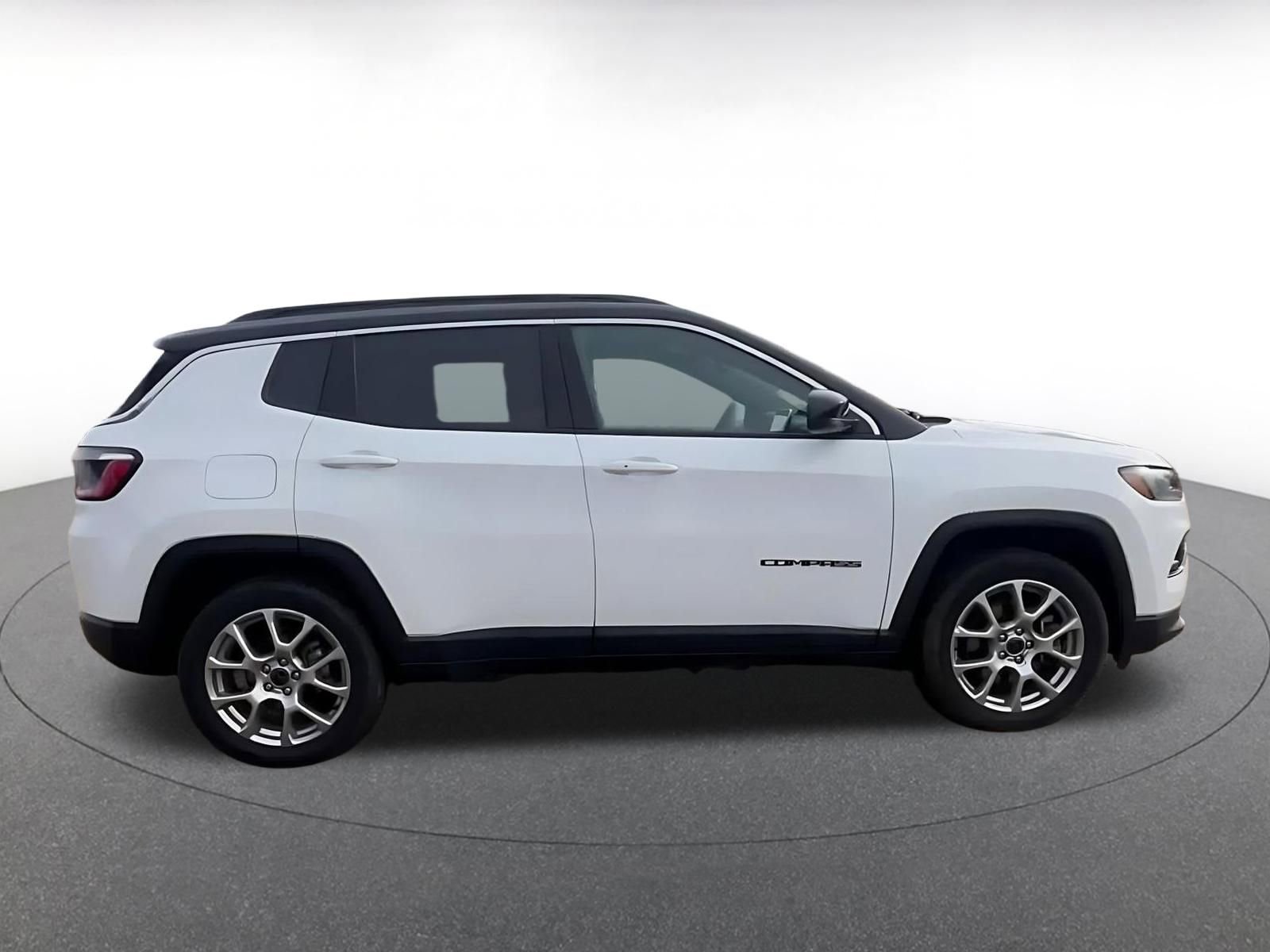 Used 2025 Jeep Compass Limited AWD/4WD image 16