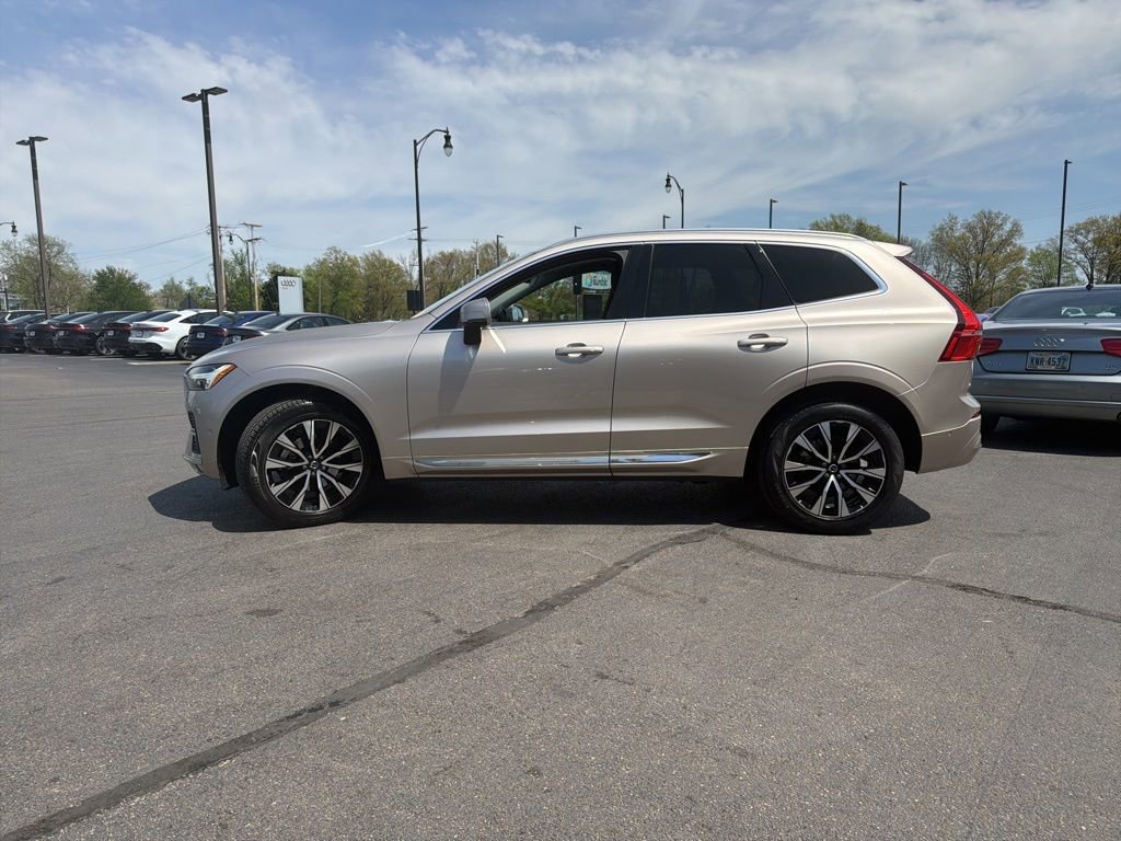 Used 2023 Volvo XC60 B5 Plus image 5