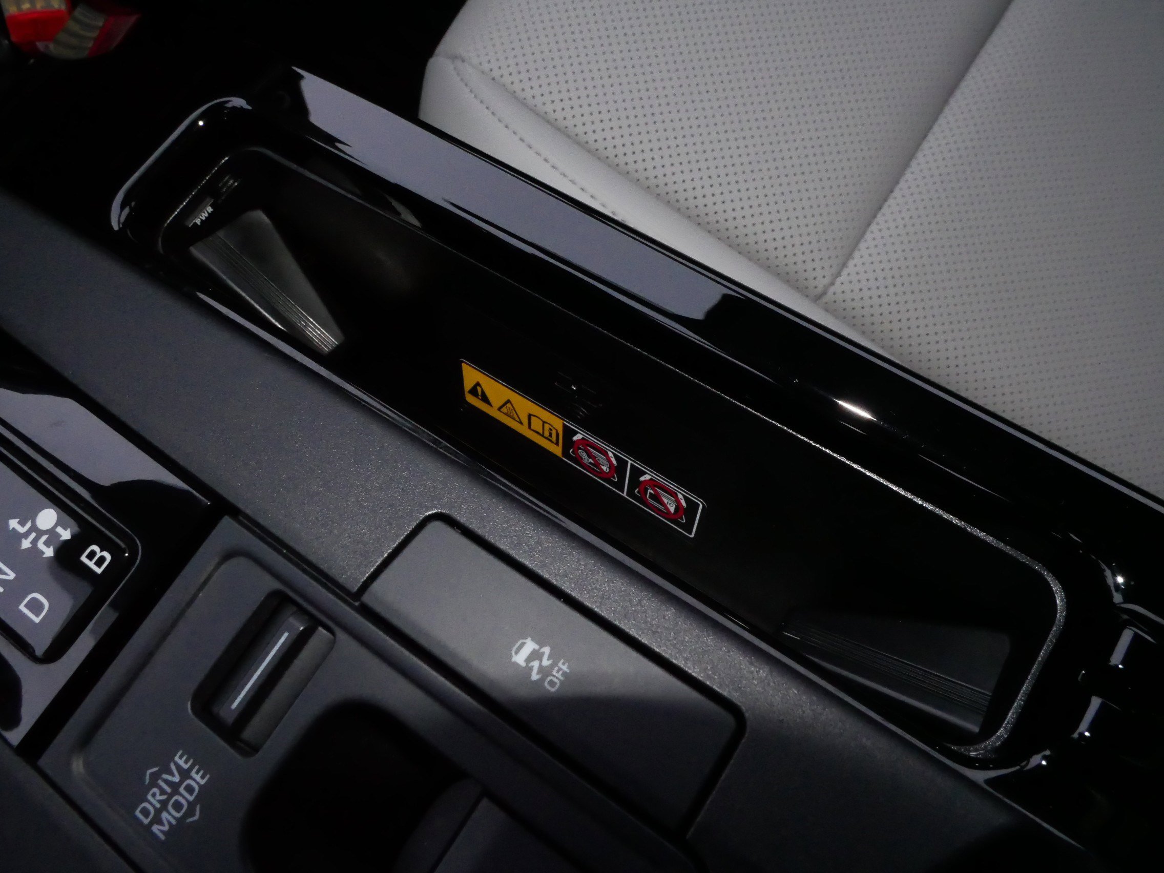 Used 2025 Toyota Prius Limited image 33