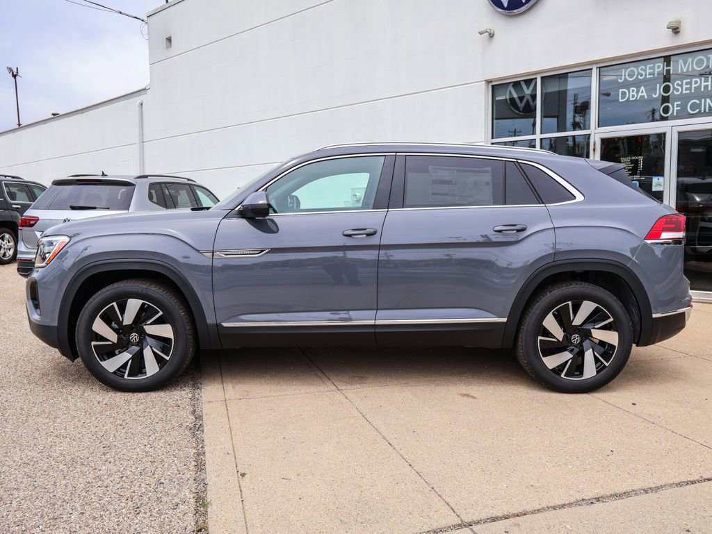 New 2026 Volkswagen Tiguan SE R-Line AWD/4WD image 2