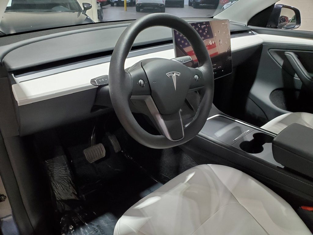 Used 2024 Tesla Model Y Long Range AWD/4WD image 26