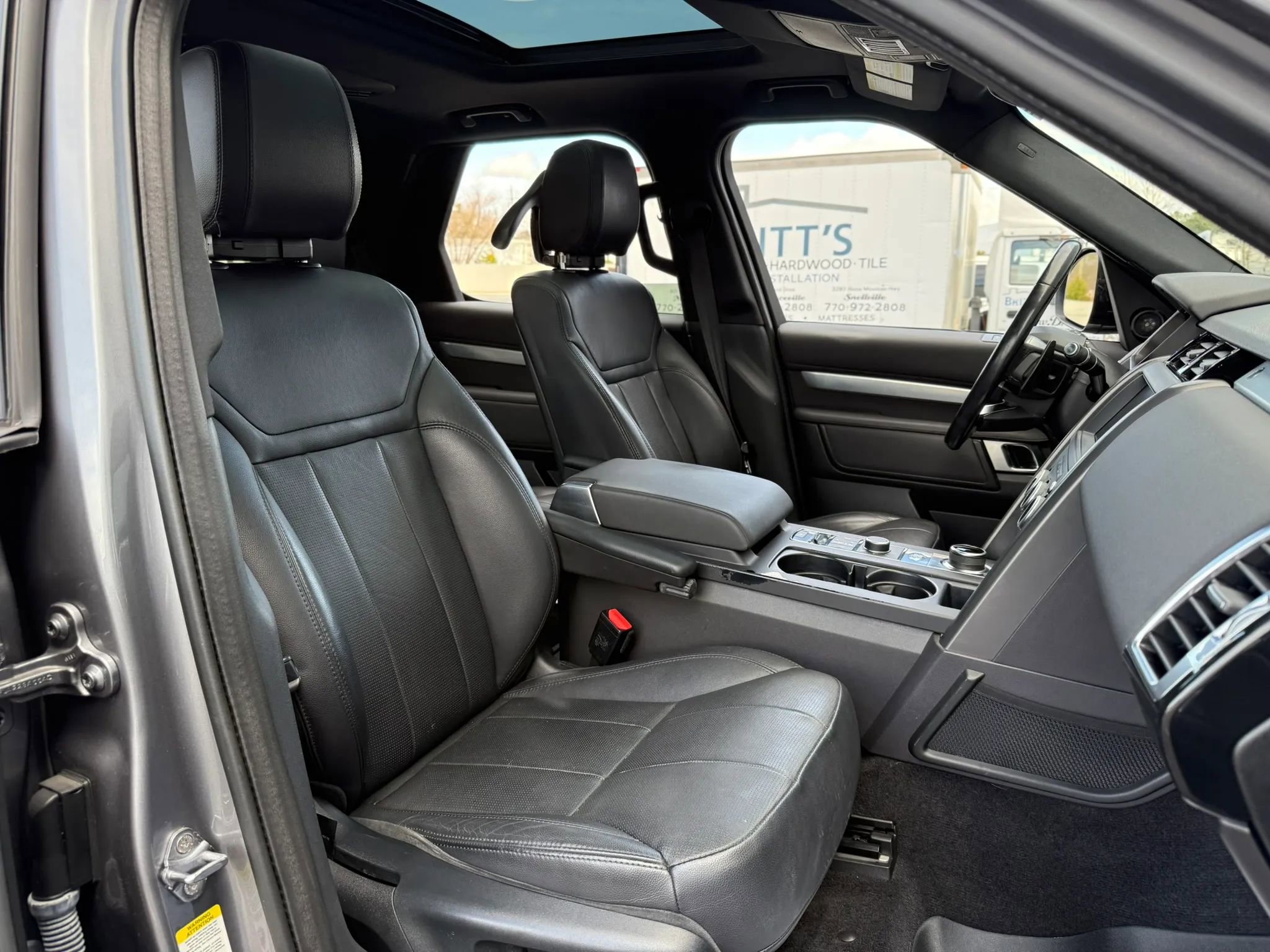 Used 2020 Land Rover Discovery Landmark image 30