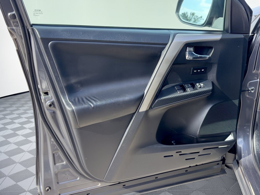 Used 2015 Toyota RAV4 Limited w/ Technology Package FWD image 14