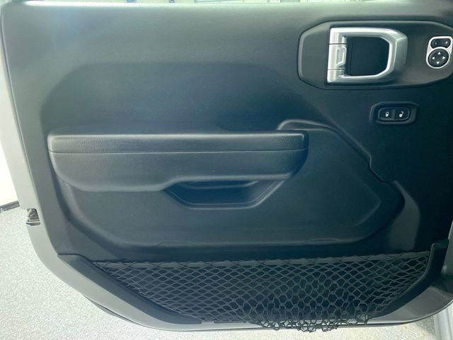 Used 2021 Jeep Gladiator Willys image 20