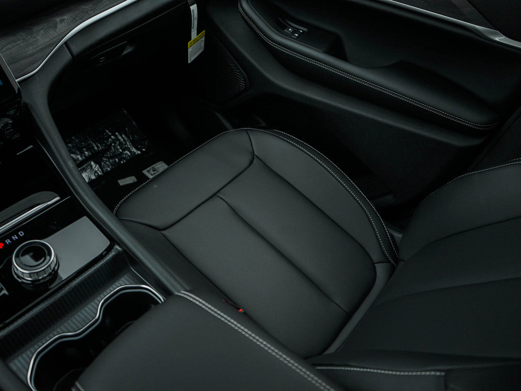 New 2025 Jeep Grand Cherokee L Limited w/ Black Appearance Package image 27