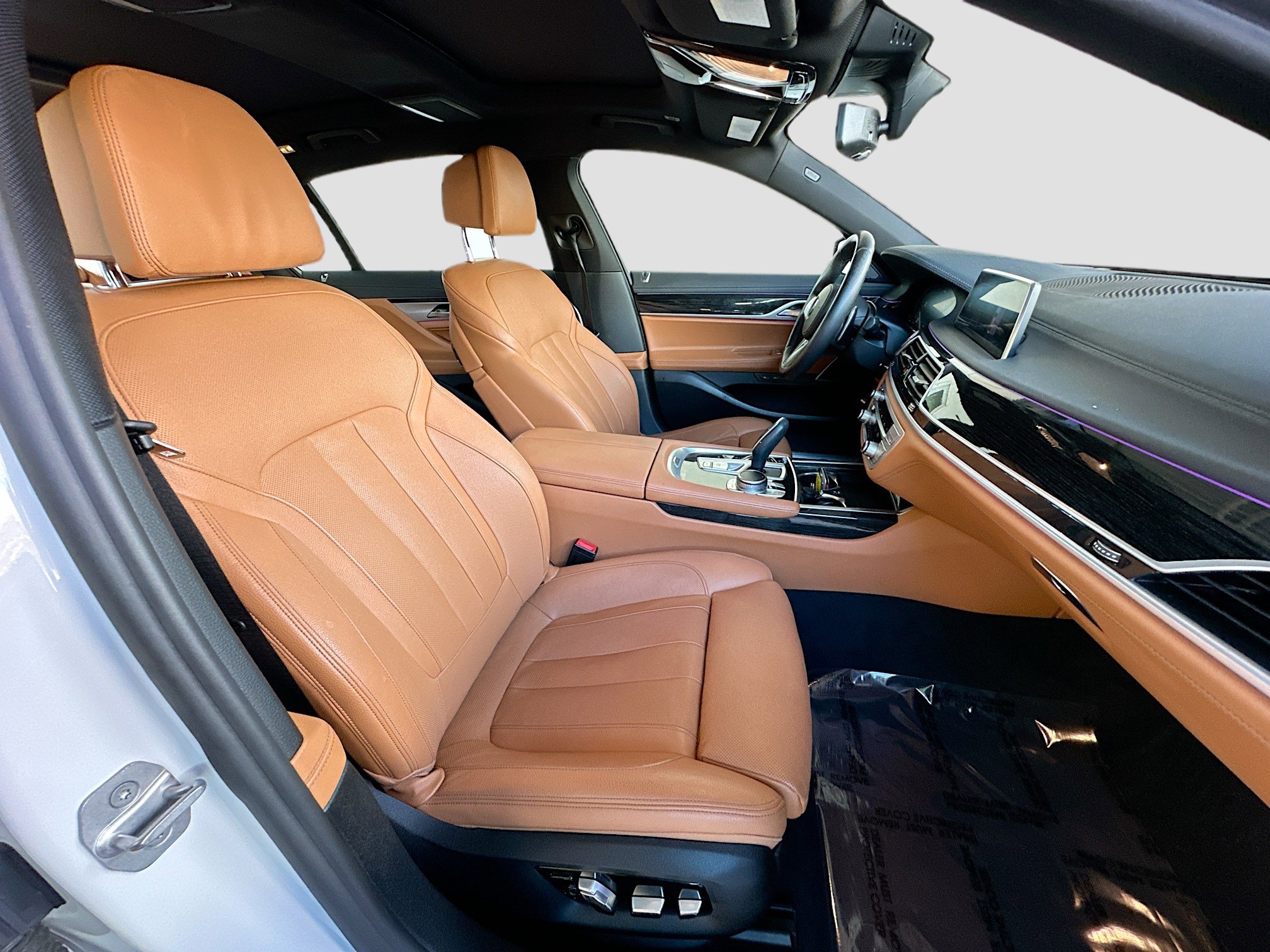 Used 2021 BMW 740i xDrive w/ M Sport Package image 30