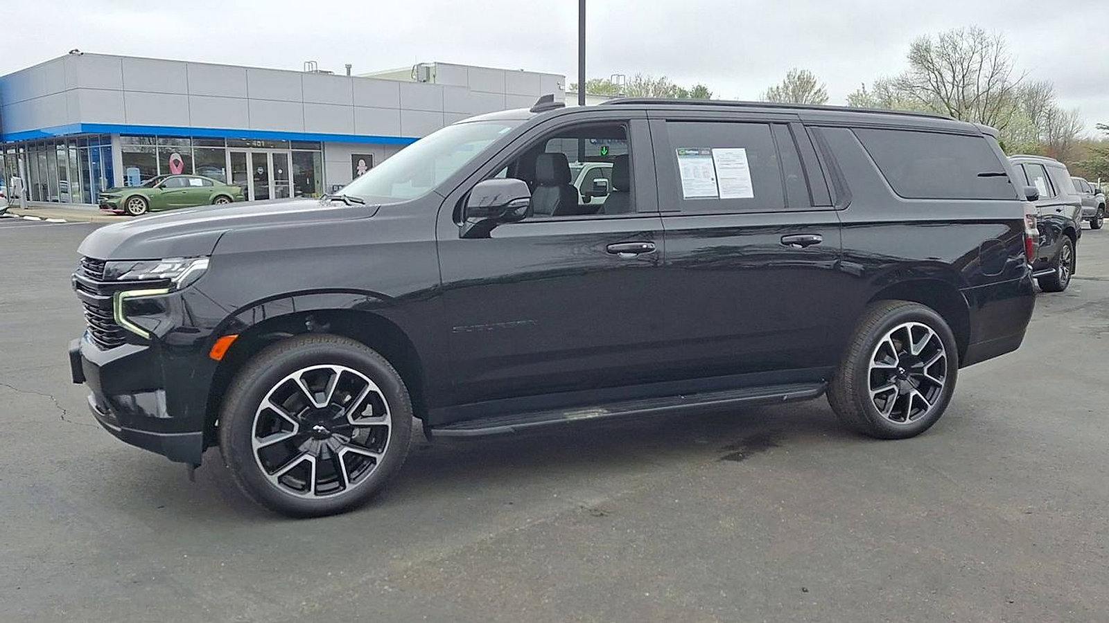 Certified 2024 Chevrolet Suburban RST w/ Luxury Package AWD/4WD image 7