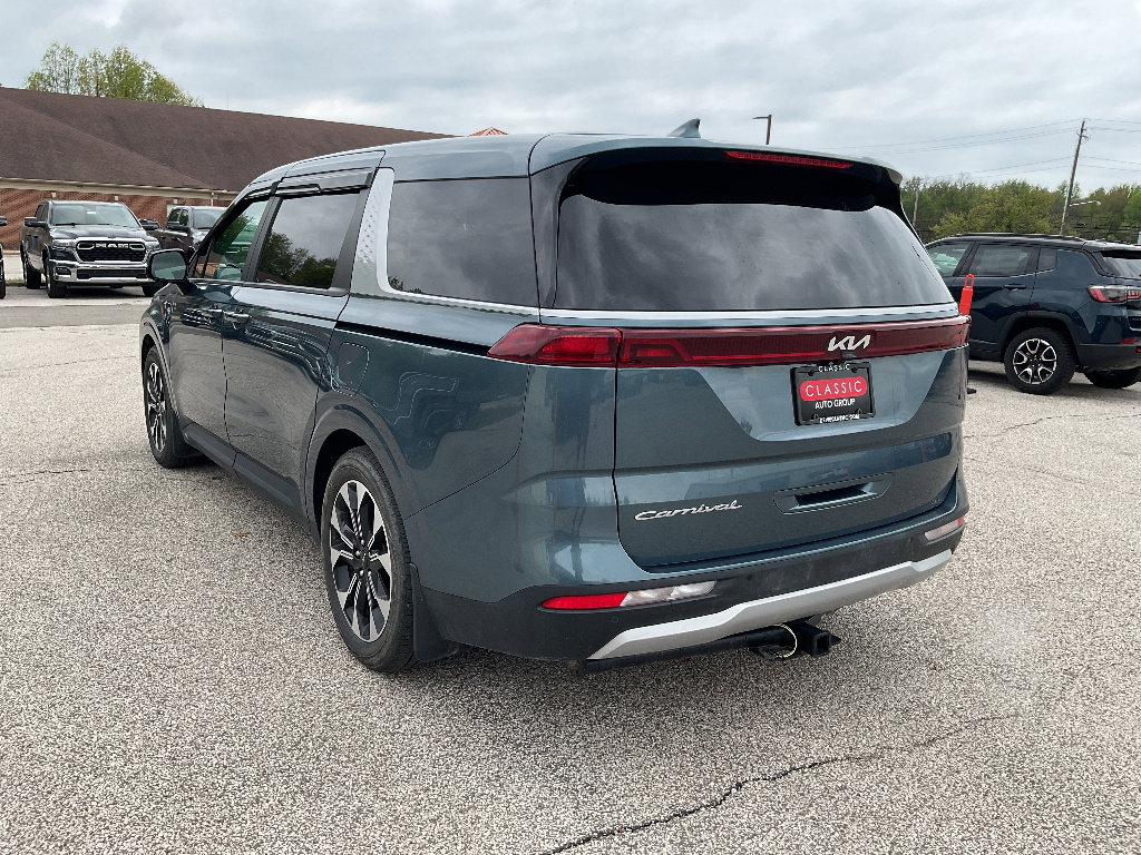 Used 2022 Kia Carnival EX FWD image 5