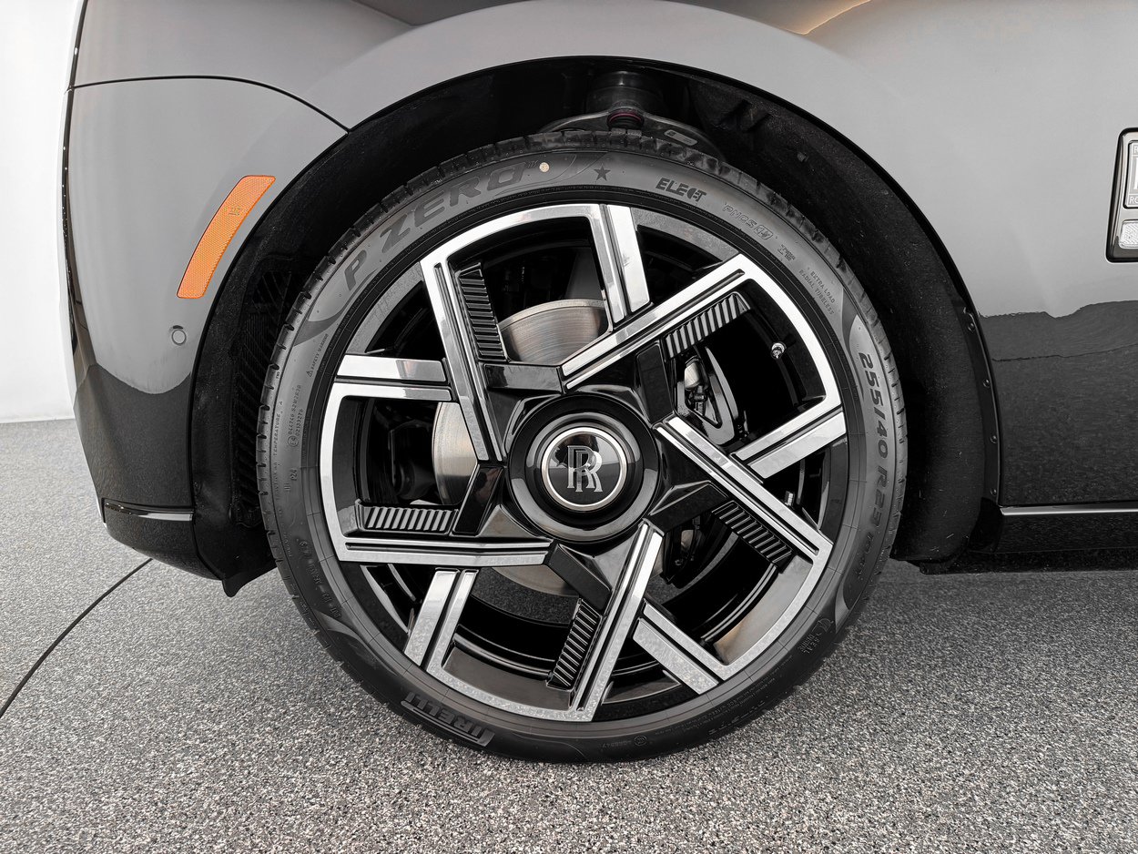 New 2026 Rolls-Royce Cullinan Black Badge AWD/4WD image 35