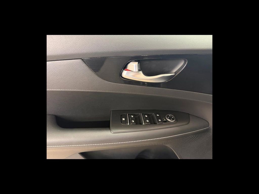 Used 2024 Kia Forte GT-Line w/ GT-Line Premium Package FWD image 12