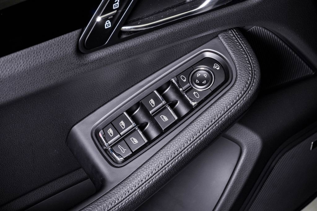 Certified 2025 Porsche Macan image 26