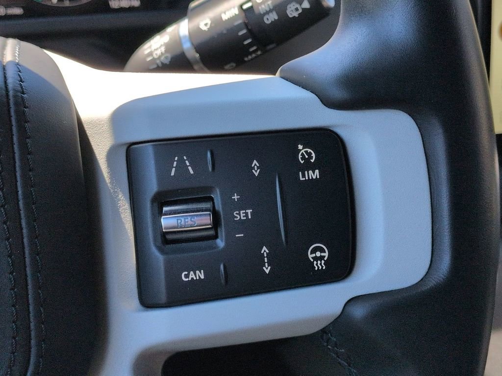 Used 2023 Land Rover Defender 130 SE image 18