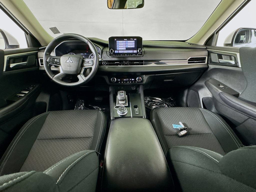 Used 2024 Mitsubishi Outlander ES AWD/4WD image 27