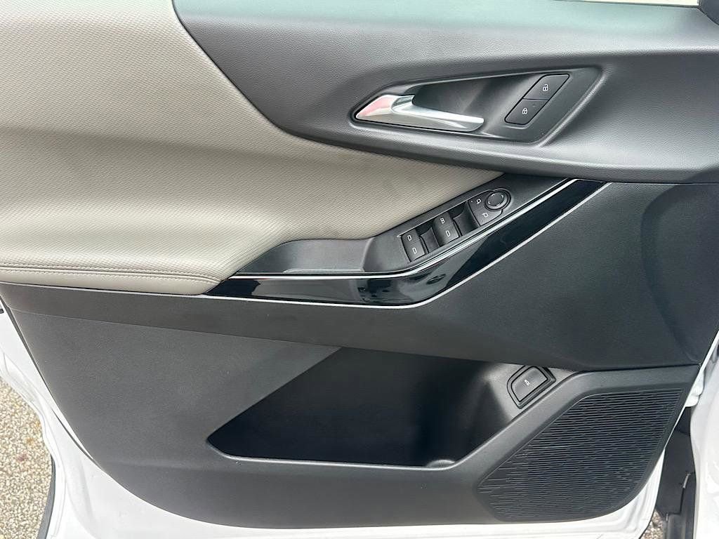 Used 2026 Chevrolet Equinox LT w/ Convenience Package II image 13