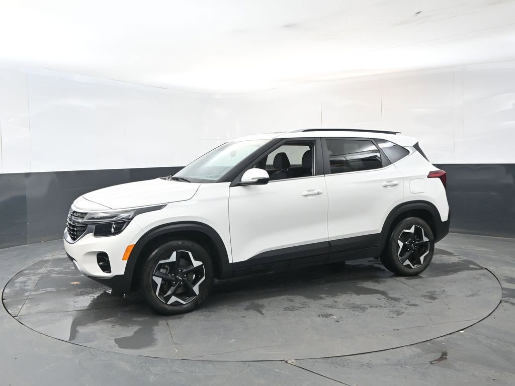 Used 2024 Kia Seltos EX image 2