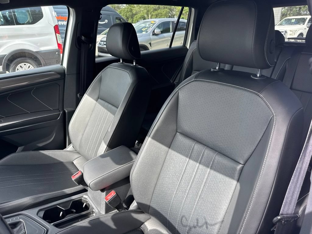 Used 2022 Volkswagen Tiguan SE R-Line FWD image 10