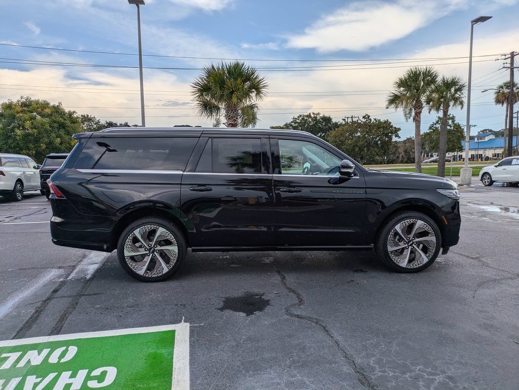 New 2027 Lincoln Navigator L Black Label AWD/4WD image 3