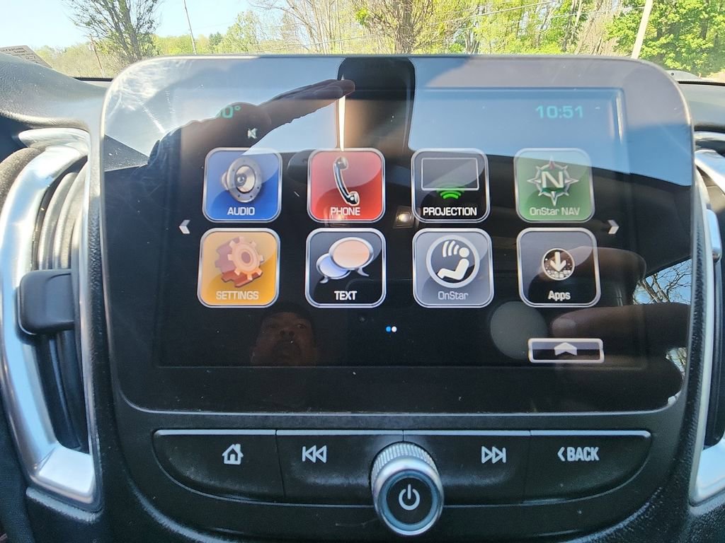 Used 2017 Chevrolet Malibu LT FWD image 18