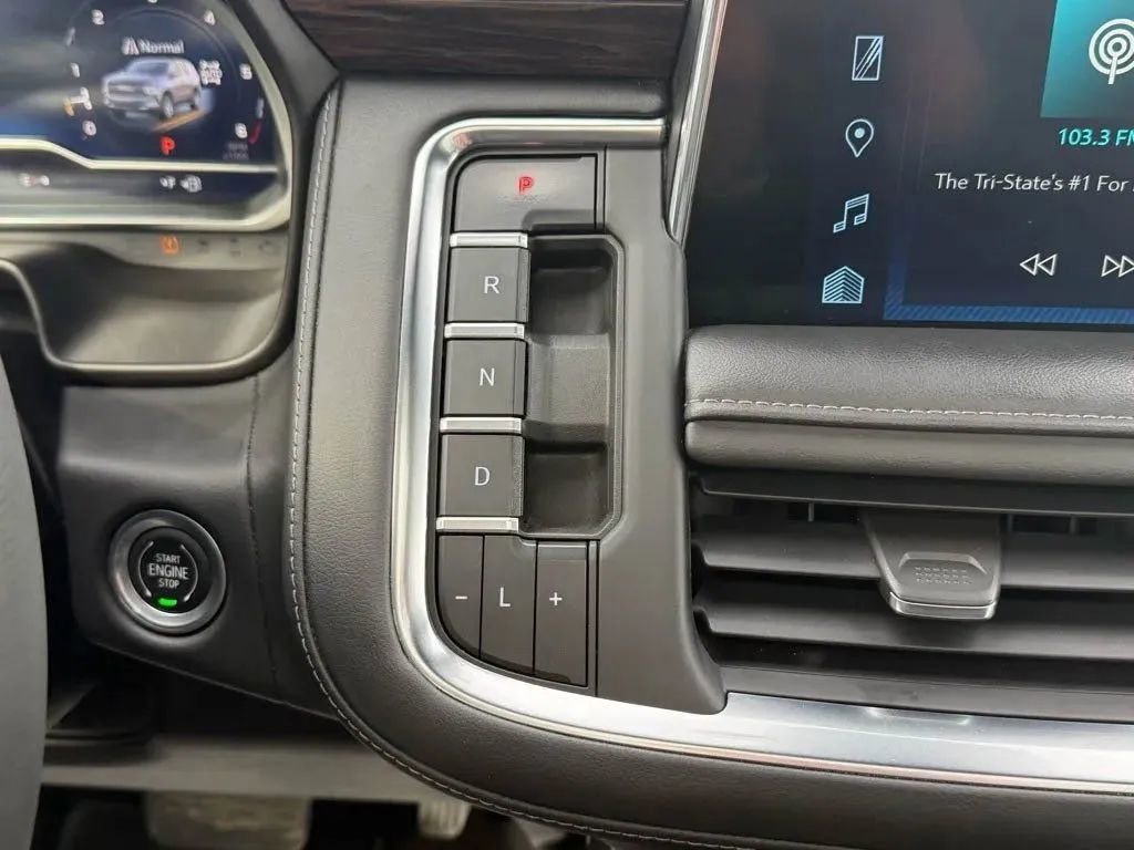 Used 2023 Chevrolet Tahoe Z71 w/ Luxury Package AWD/4WD image 20
