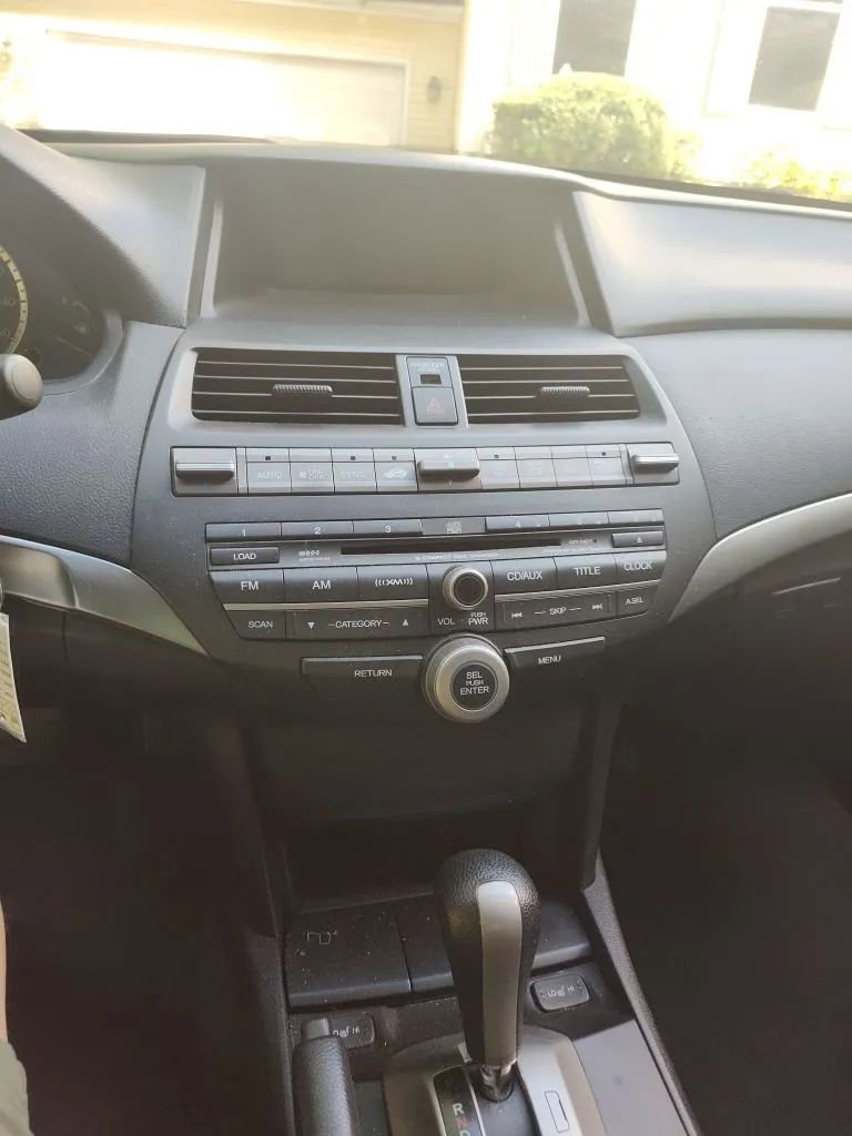 Used 2010 Honda Accord EX-L image 8