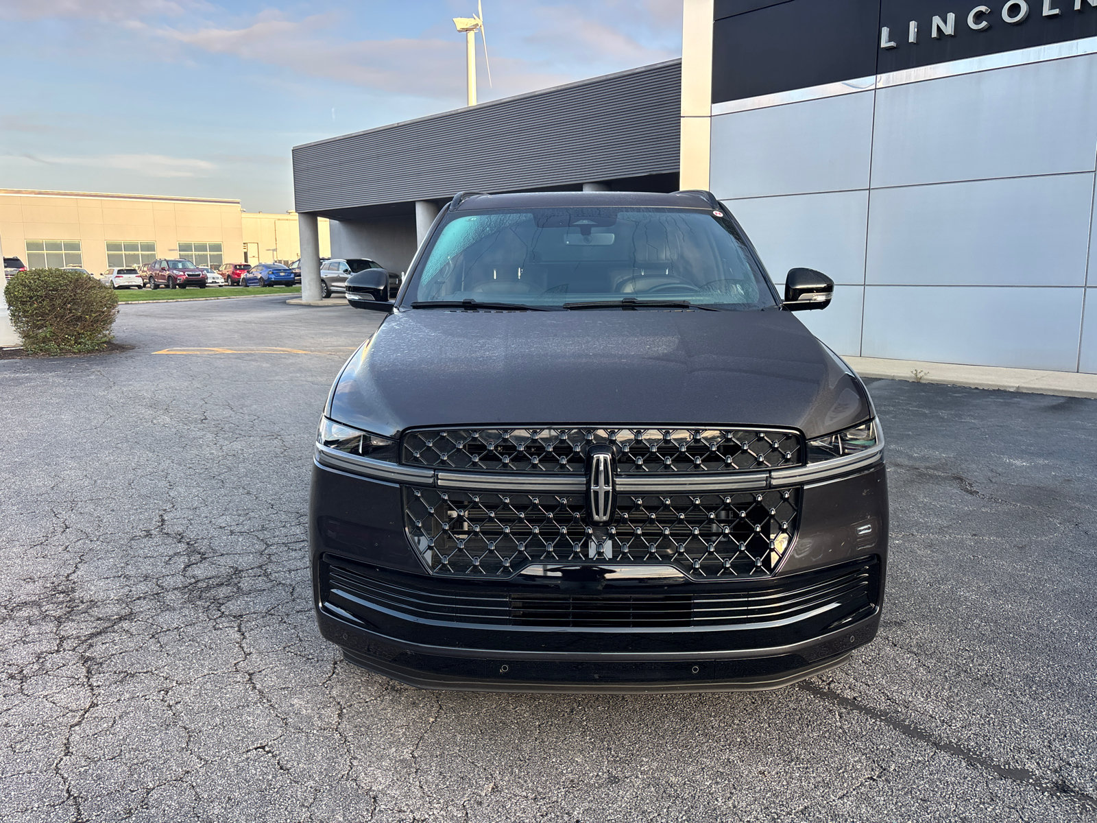 New 2026 Lincoln Navigator Reserve w/ Jet Appearance Package AWD/4WD image 2