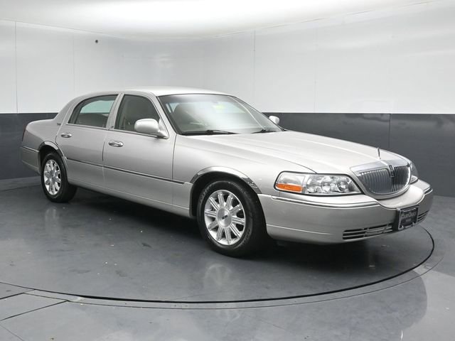 Used 2011 Lincoln Town Car Signature Limited