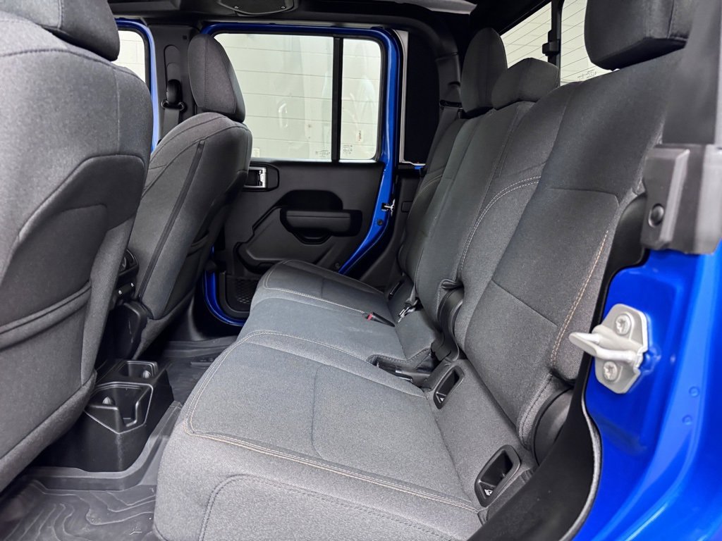Used 2024 Jeep Gladiator Sport image 16