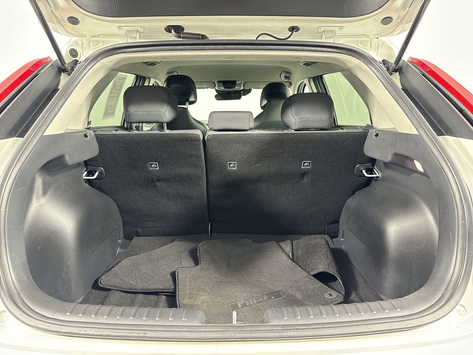 Used 2023 Kia Niro LX image 32