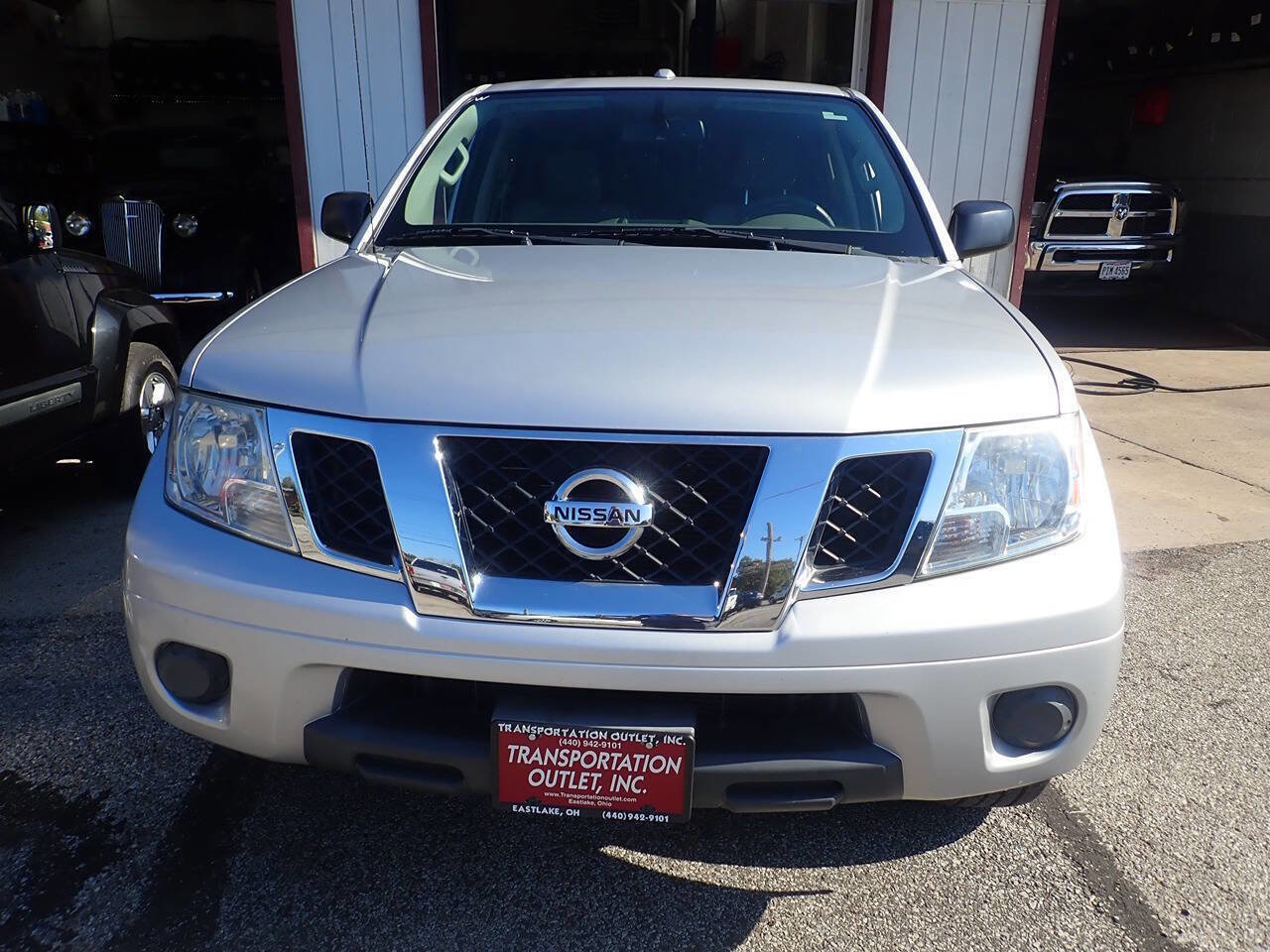 Used 2012 Nissan Frontier SV w/ SV Premium Utility Pkg image 3
