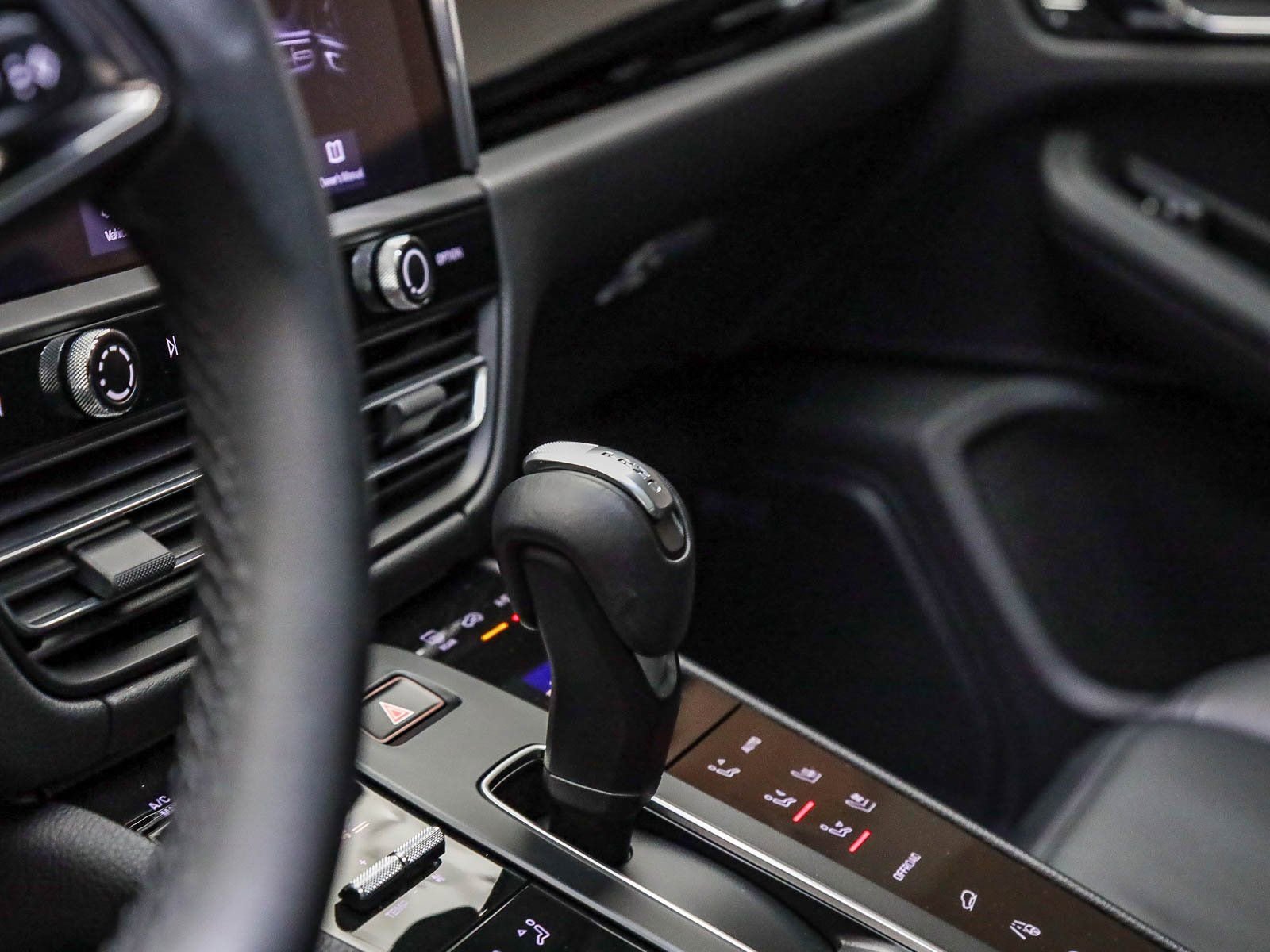 Certified 2025 Porsche Macan image 25