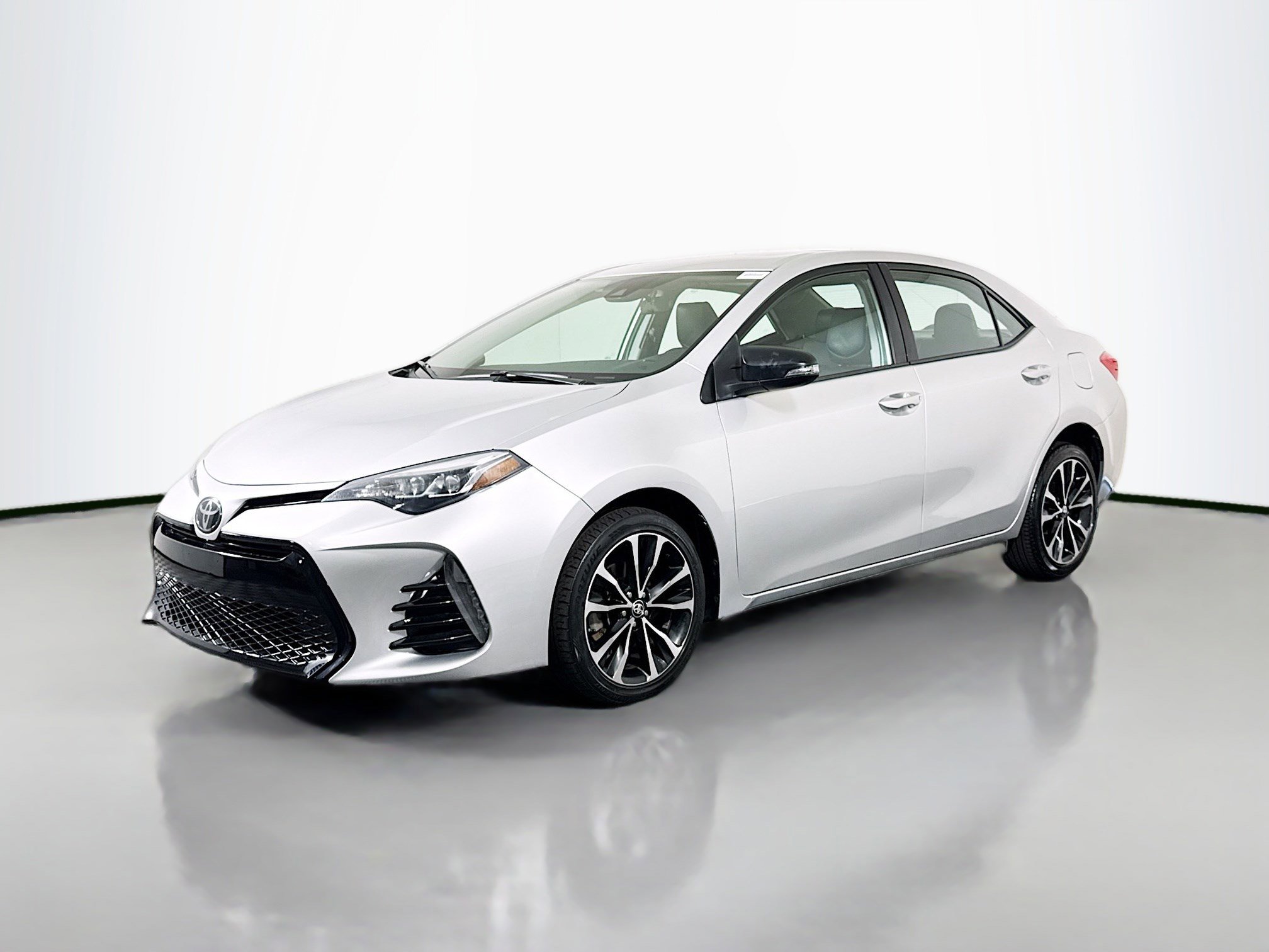 Used 2018 Toyota Corolla SE w/ SE Premium Package FWD image 4