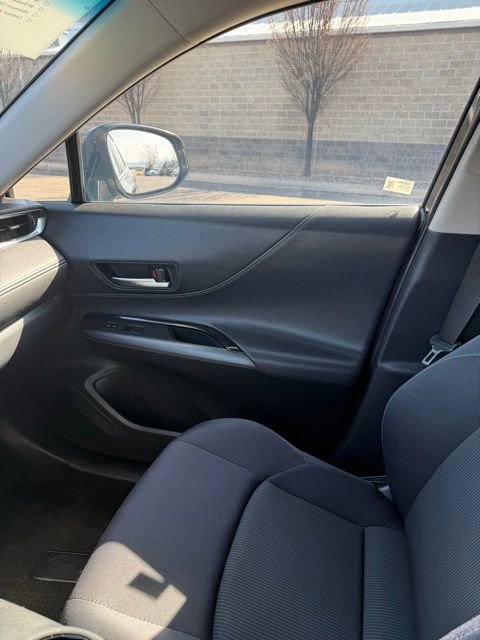 Certified 2022 Toyota Venza LE image 29