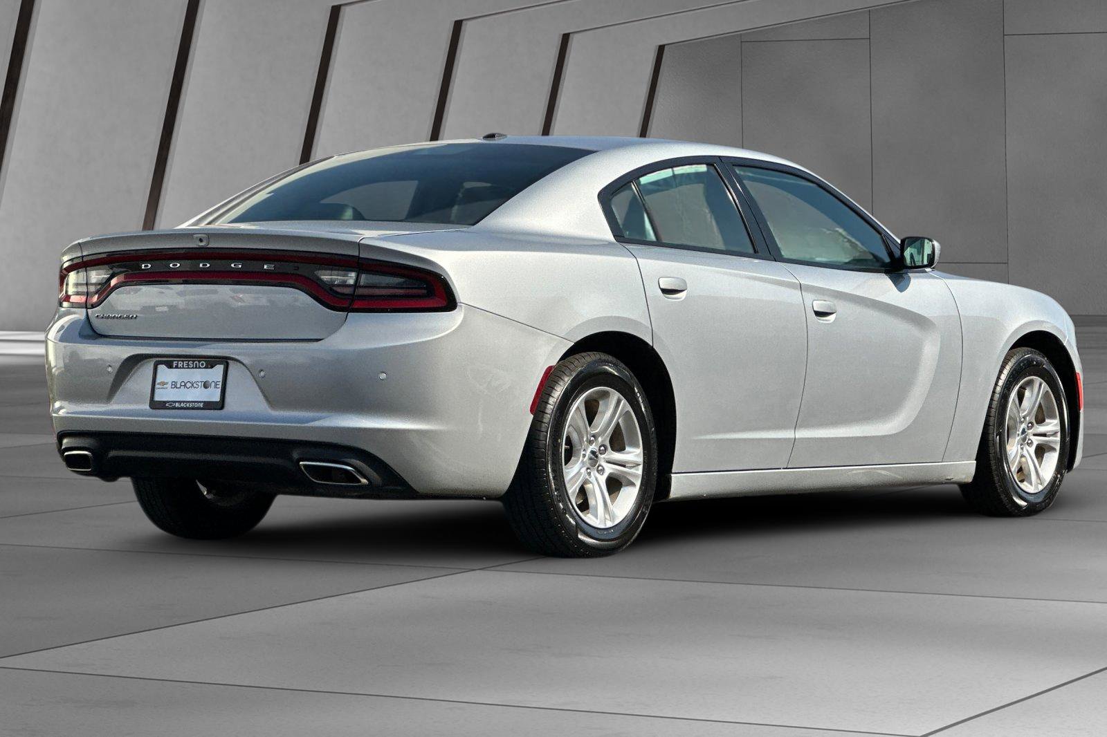 Used 2021 Dodge Charger SXT w/ Leather Interior Group image 4