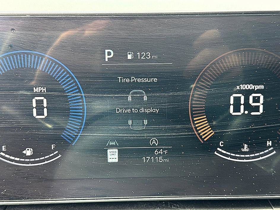 Used 2025 Hyundai Santa Fe SE image 17