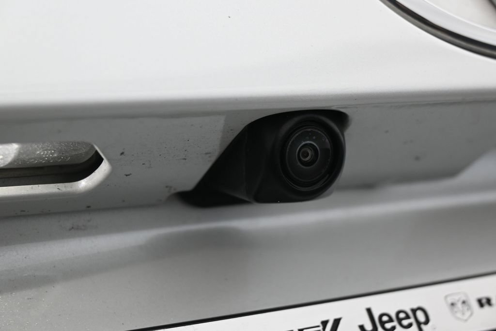 Used 2025 Toyota RAV4 XLE Premium FWD image 32