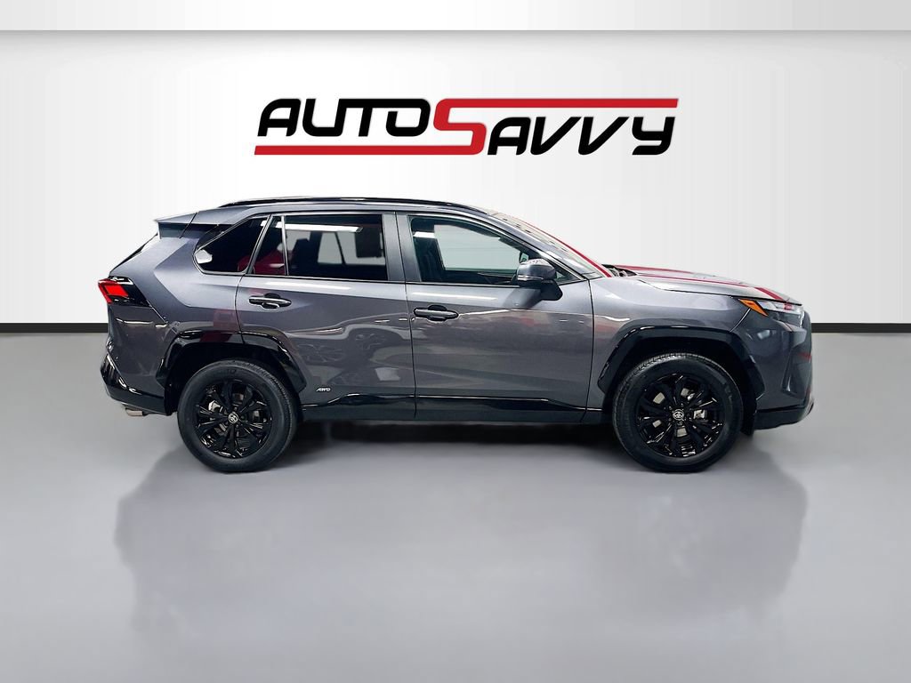 Used 2024 Toyota RAV4 SE w/ Convenience Package image 8